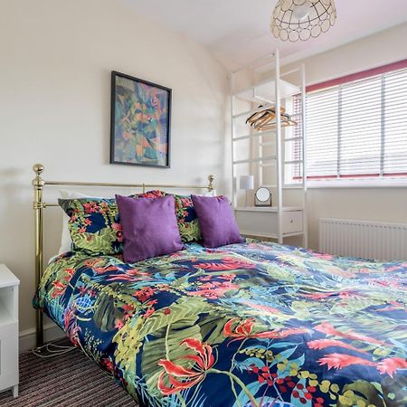 Chic 2-Bedroom Townhouse In Vibrant Abergavenny Ngoại thất bức ảnh