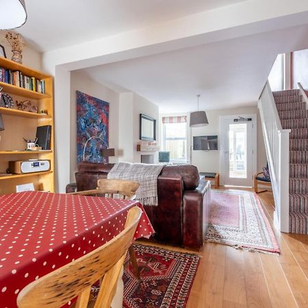 Chic 2-Bedroom Townhouse In Vibrant Abergavenny Ngoại thất bức ảnh