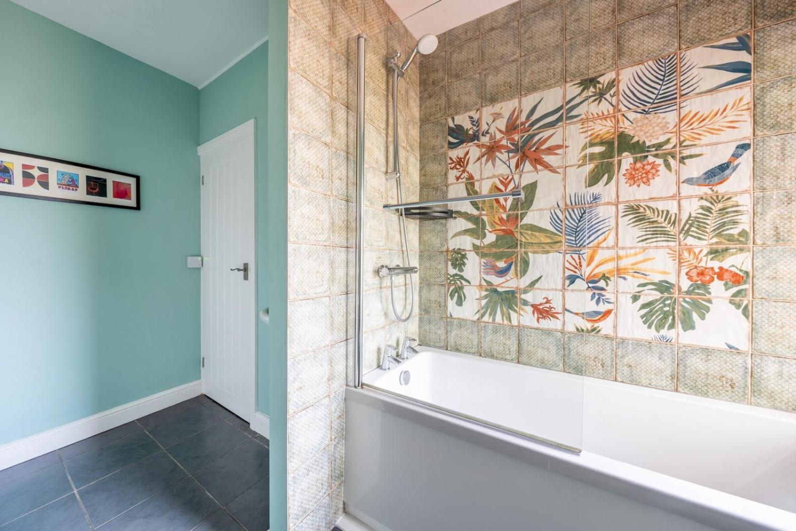 Chic 2-Bedroom Townhouse In Vibrant Abergavenny Ngoại thất bức ảnh