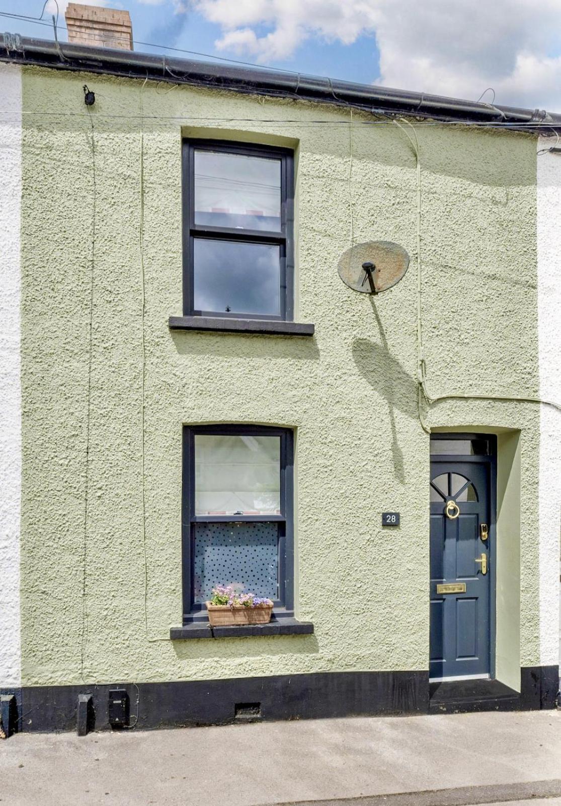 Chic 2-Bedroom Townhouse In Vibrant Abergavenny Ngoại thất bức ảnh