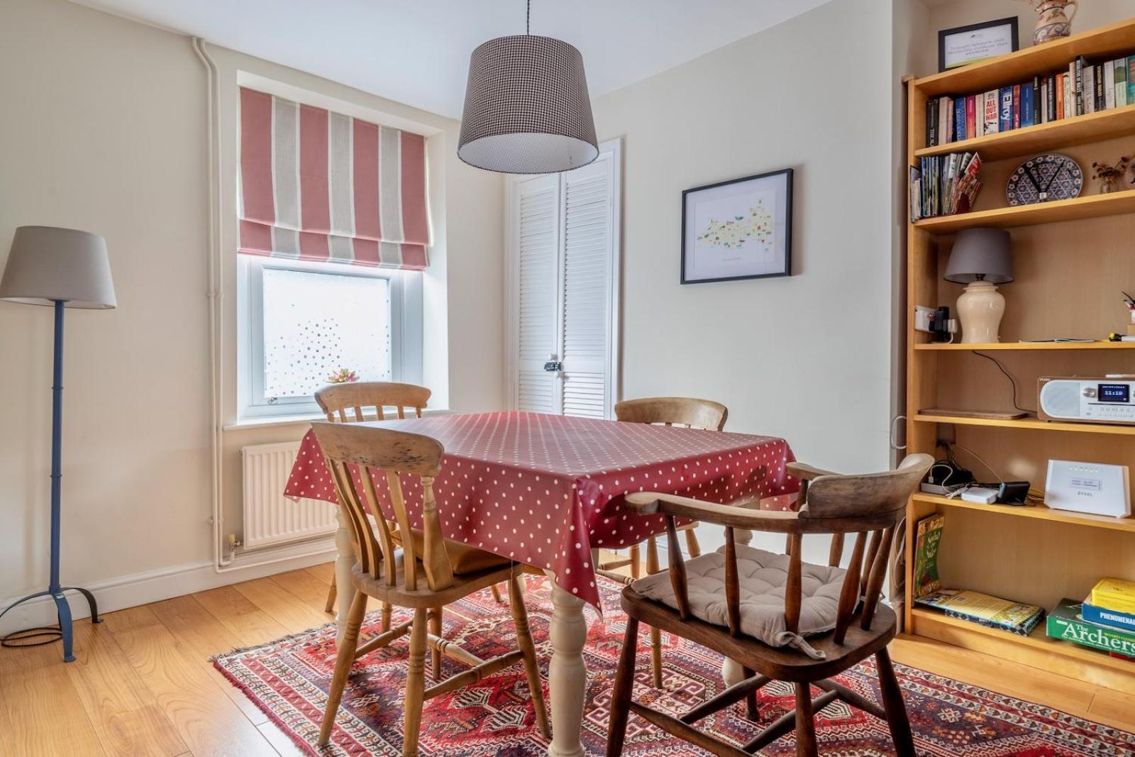 Chic 2-Bedroom Townhouse In Vibrant Abergavenny Ngoại thất bức ảnh